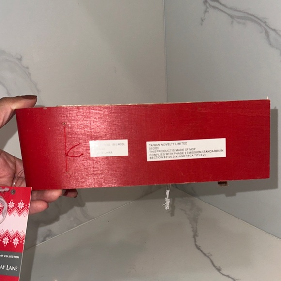 Penguin Trio on Sleigh Decor - Picture 5 of 5